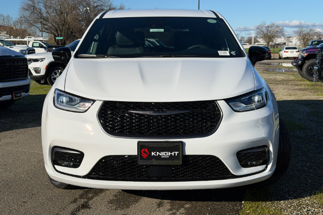 New 2026 Chrysler Pacifica Select AWD/4WD image 3
