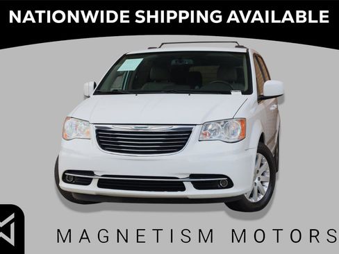 Used 2014 Chrysler Town & Country Touring FWD image 1