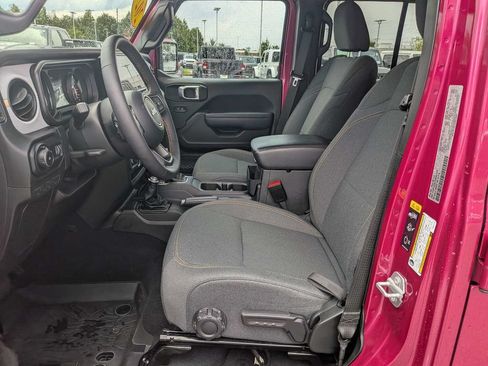 Used 2024 Jeep Wrangler Unlimited Sport AWD/4WD image 19