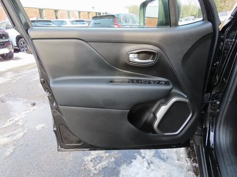 Used 2022 Jeep Renegade Latitude image 16