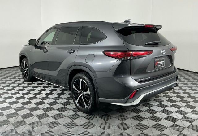 Used 2022 Toyota Highlander XSE FWD image 5