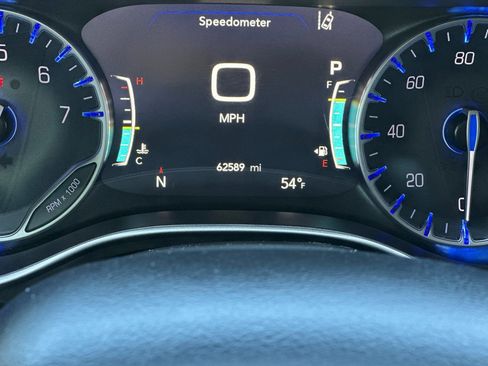 Used 2024 Chrysler Pacifica Touring-L image 22