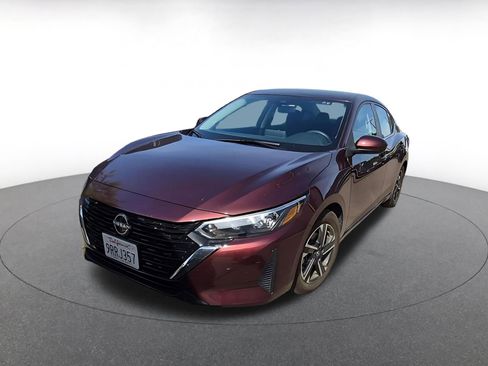Used 2025 Nissan Sentra SV image 2