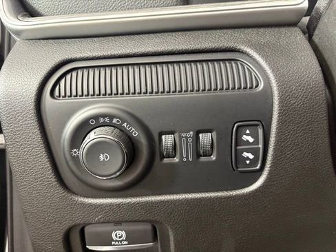 Used 2024 Jeep Wagoneer L Series II image 18