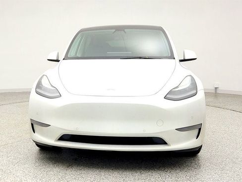 Used 2022 Tesla Model Y Long Range image 2