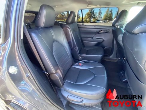 Used 2023 Toyota Highlander XLE AWD/4WD image 20