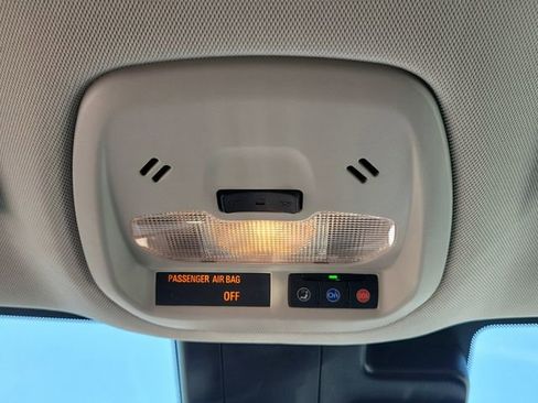 Used 2025 Chevrolet Trax LT w/ LT Convenience Package FWD image 25