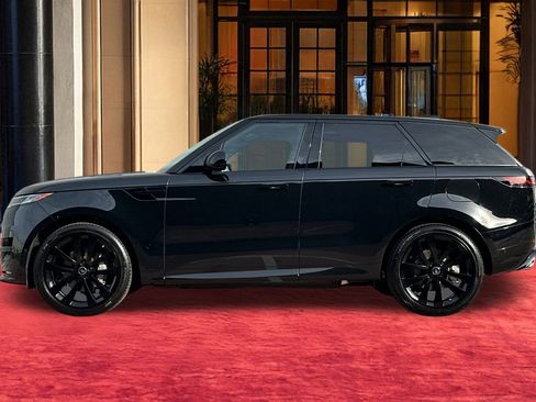 Used 2025 Land Rover Range Rover Sport Dynamic SE image 3