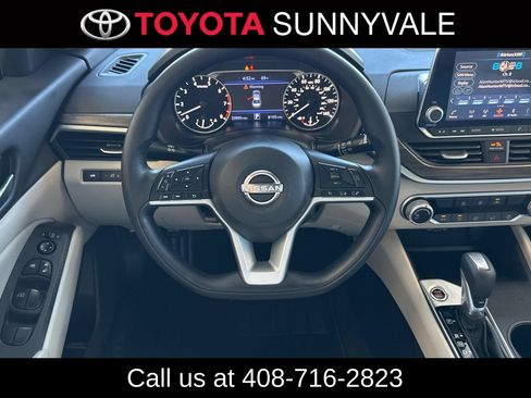 Used 2025 Nissan Altima 2.5 SV FWD image 18