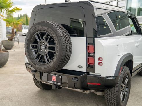 Used 2022 Land Rover Defender 90 X-Dynamic S AWD/4WD image 9