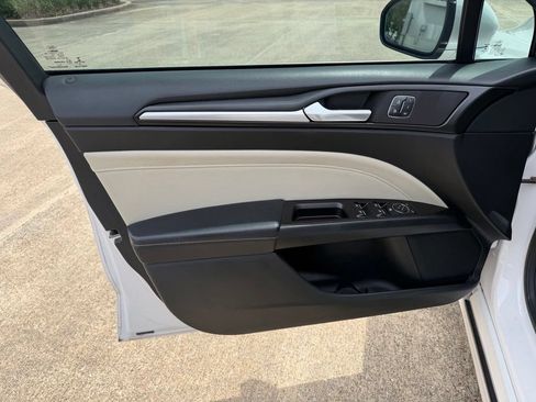 Used 2017 Ford Fusion Titanium FWD image 7