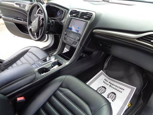 Used 2020 Ford Fusion SEL FWD image 34