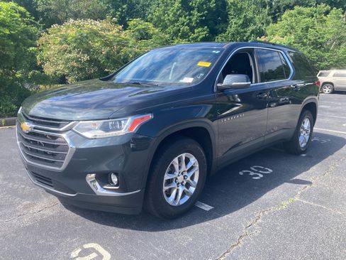 Used 2021 Chevrolet Traverse LT FWD image 2