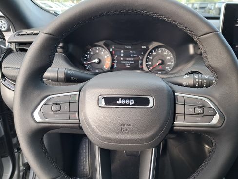 New 2026 Jeep Compass Latitude image 9
