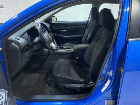 Used 2022 Nissan Sentra SV image 2