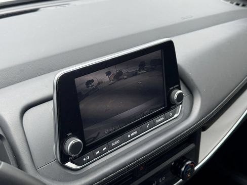 Used 2025 Nissan Rogue SV FWD image 25