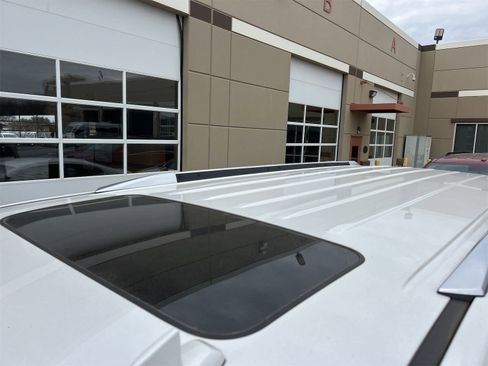 Used 2019 Cadillac Escalade ESV Premium Luxury image 8