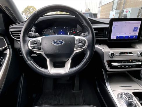 Used 2023 Ford Explorer XLT w/ Equipment Group 202A image 8