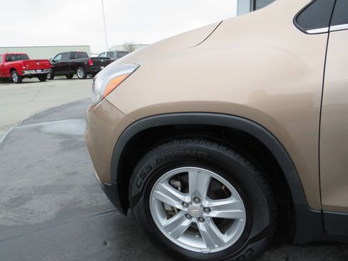Used 2018 Chevrolet Trax LT w/ LT Convenience Package image 22