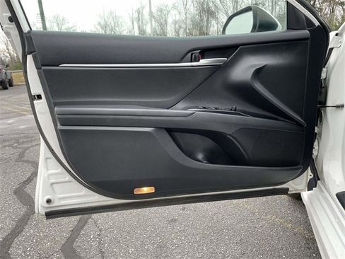 Used 2019 Toyota Camry SE image 17