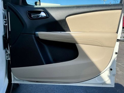 Used 2020 Dodge Journey SE image 22