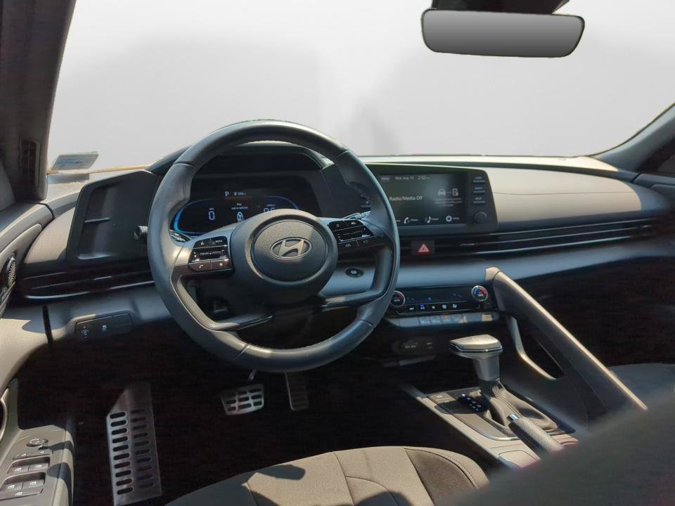 Certified 2025 Hyundai Elantra Sport FWD image 14