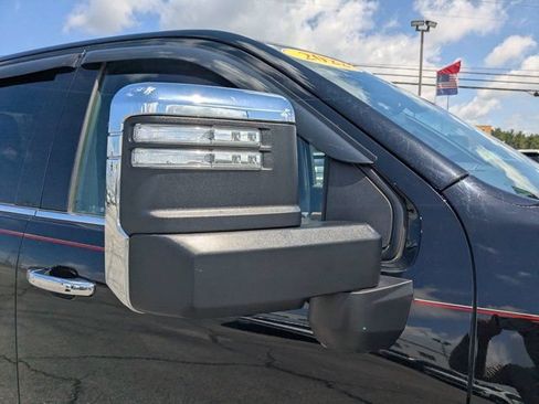 Used 2022 Chevrolet Silverado 2500 High Country w/ Technology Package AWD/4WD image 12