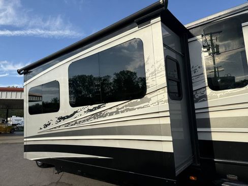 Used 2017 Ford E-450 and Econoline 450 Super Duty w/ Motorhome Prep Package image 29