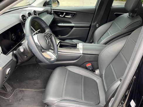 Used 2023 Mercedes-Benz GLC 300 4MATIC image 3