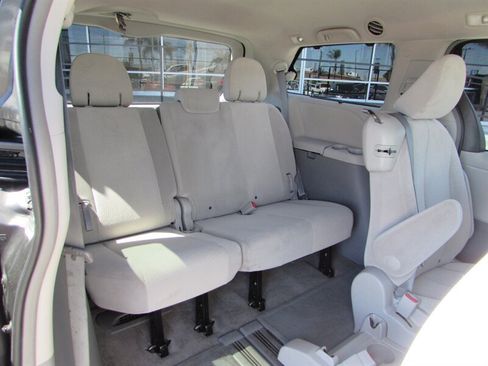 Used 2012 Toyota Sienna LE FWD image 24