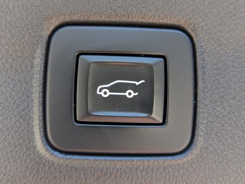 Used 2022 Chevrolet TrailBlazer RS w/ Sun and Liftgate Package AWD/4WD image 5