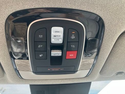 Used 2023 Hyundai Palisade Limited w/ Winter Package AWD/4WD image 15