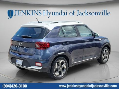 Used 2023 Hyundai Venue Limited FWD image 4