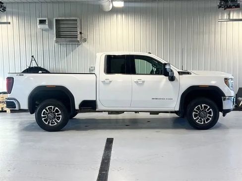 Used 2022 GMC Sierra 2500 SLE w/ SLE Value Package; image 2