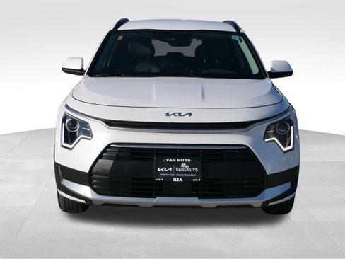 Used 2023 Kia Niro EX image 8