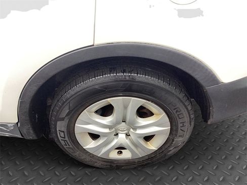Used 2015 Toyota RAV4 LE image 21