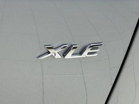 Used 2025 Toyota Corolla Cross XLE FWD image 33