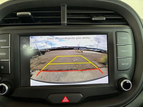 Used 2025 Kia Soul LX w/ LX Technology Package image 22