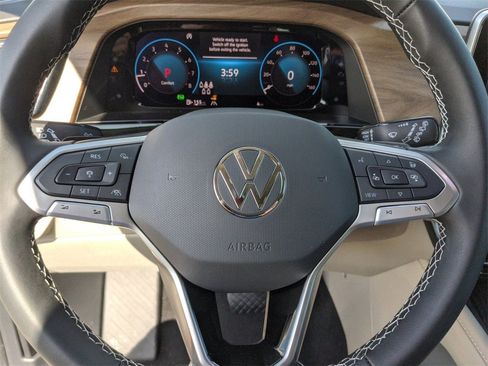 Used 2025 Volkswagen Atlas SE image 39