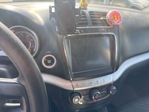 Used 2019 Dodge Journey SE image 12