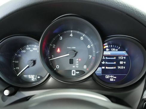 Used 2025 Porsche Macan image 14