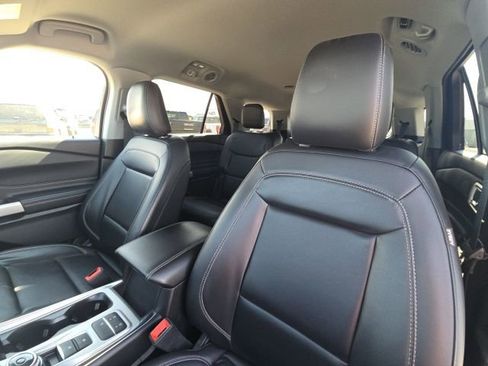 Used 2022 Ford Explorer XLT w/ Equipment Group 202A image 25