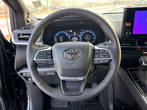 Used 2026 Toyota Sienna Limited image 19