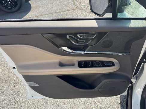 Certified 2023 Lincoln Corsair AWD image 11