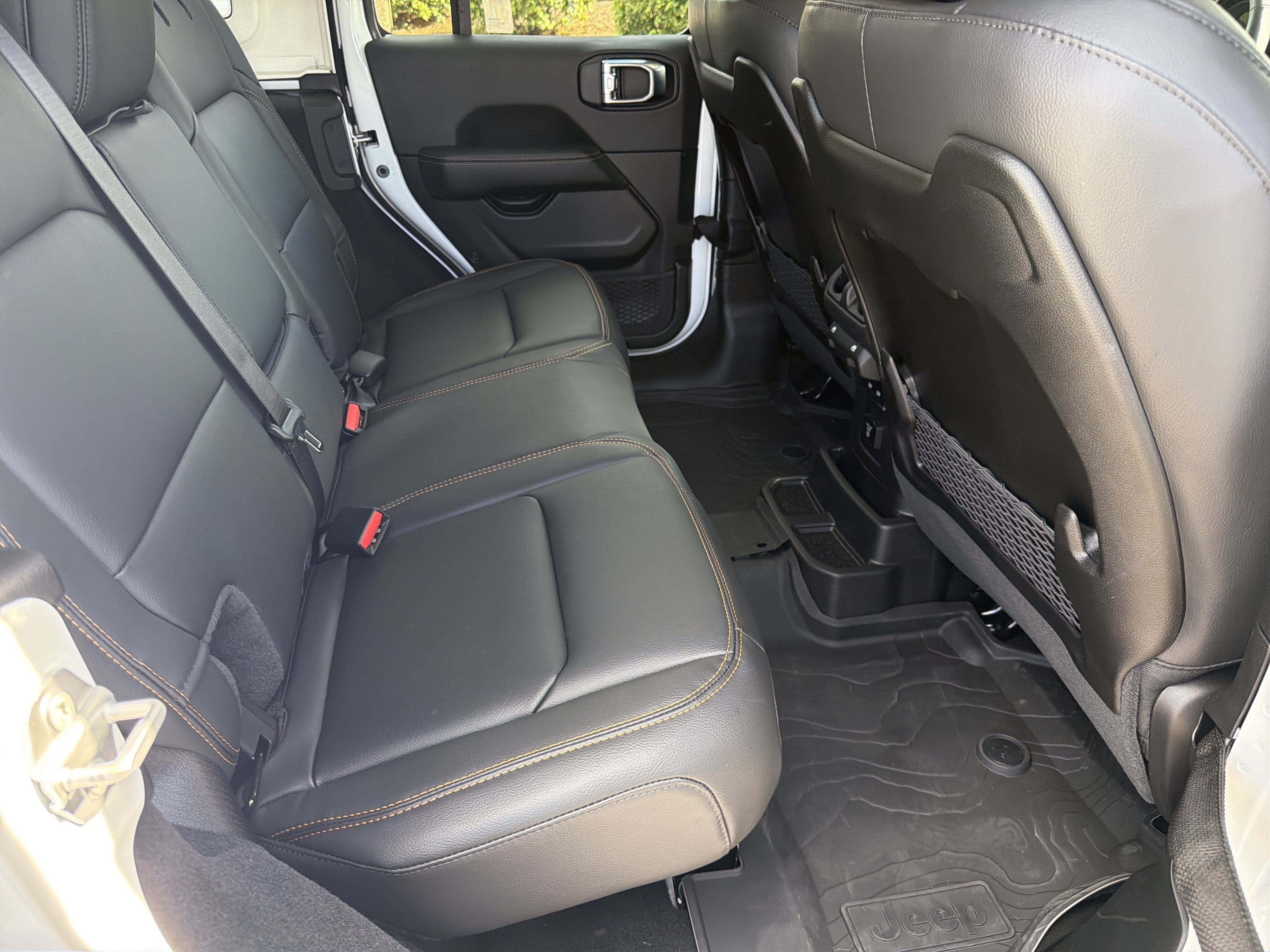 Used 2025 Jeep Wrangler Unlimited Sahara AWD/4WD image 25