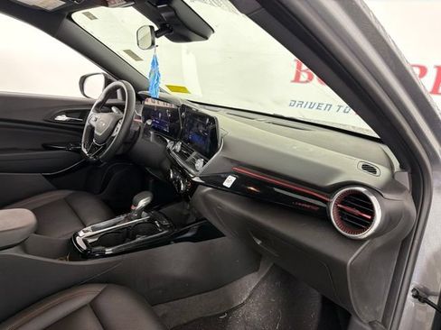 Used 2025 Chevrolet Trax RS w/ Driver Confidence Package FWD image 17