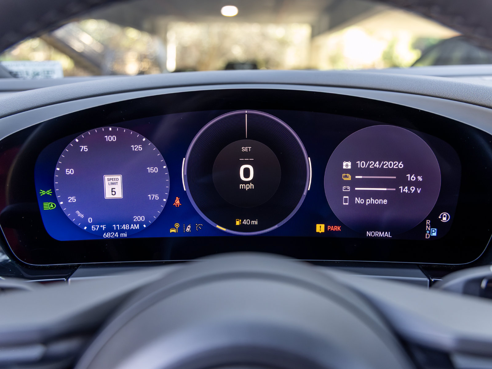 Certified 2025 Porsche Macan Electric RWD image 38