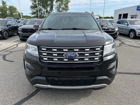 Used 2016 Ford Explorer XLT w/ Equipment Group 202A AWD/4WD image 12