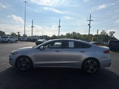 Used 2019 Ford Fusion Titanium FWD image 4