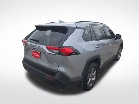 Used 2023 Toyota RAV4 LE AWD/4WD image 5